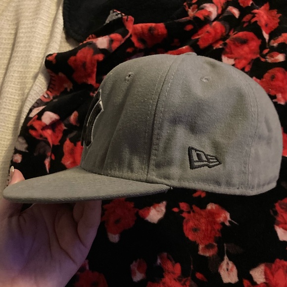 NY Yankee Hat - Picture 2 of 9